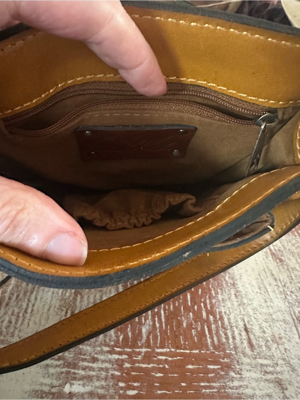 Patricia Nash Cascina Crossbody bag in cognac - Picture 8 of 11